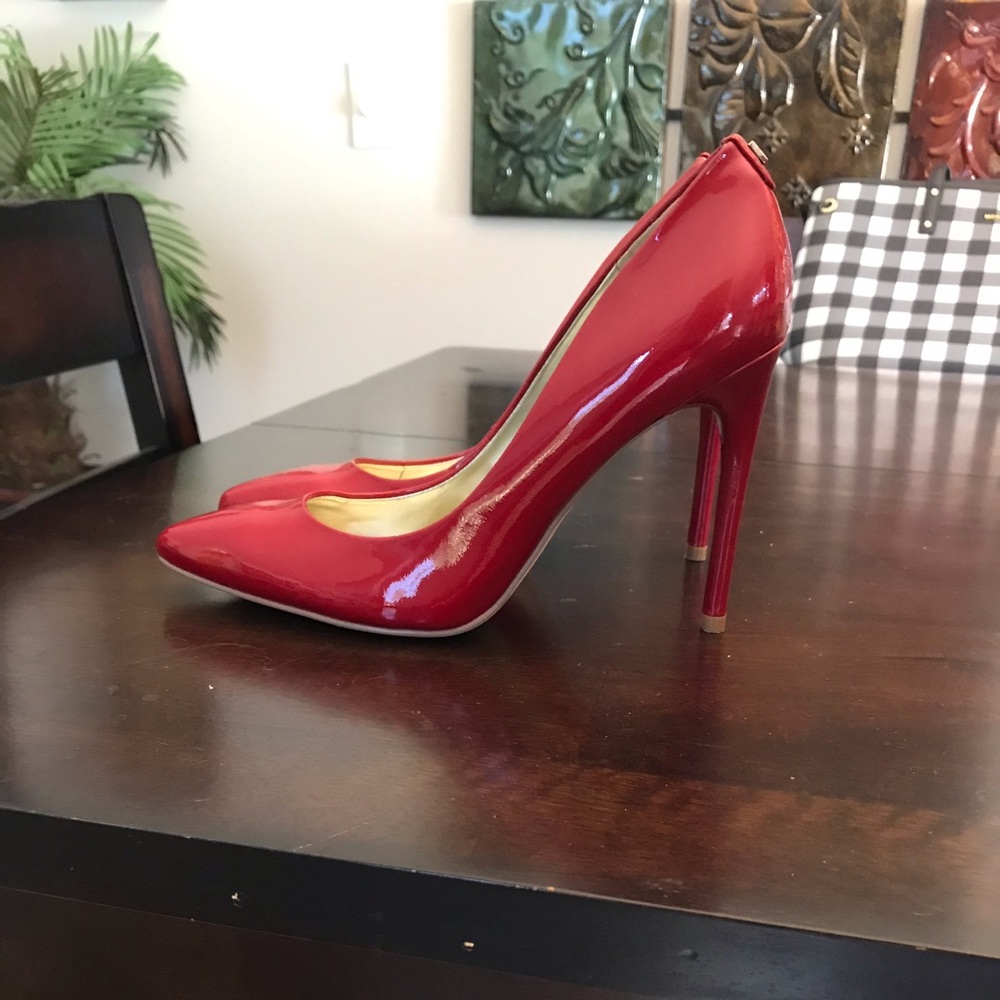 Ivanka Trump Kayden Red 8.5 new